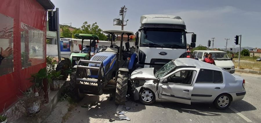 Bafa’da zincirleme trafik kazası: 2 yaralı 