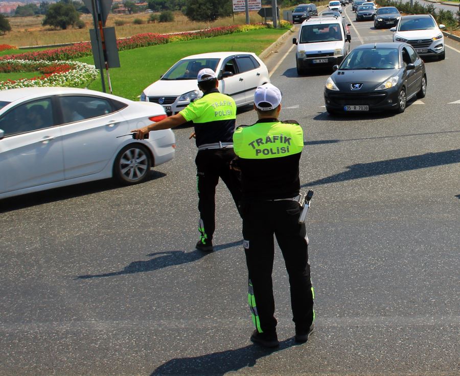 Trafik Uygulamasında Polise Rüşvet Teklifi 