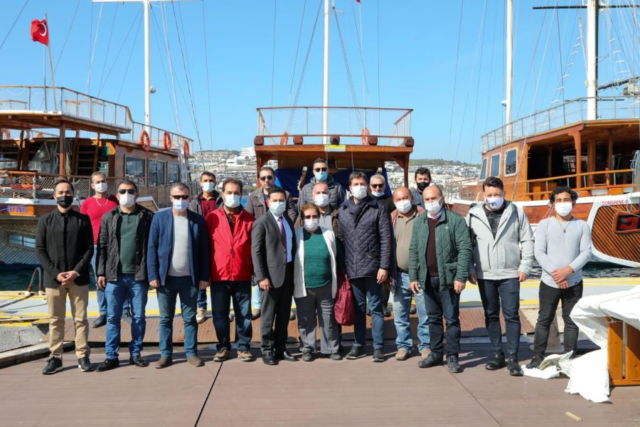 Başkan Aras Günlük Gezi Yapan Denizcilerle Bir Araya Geldi