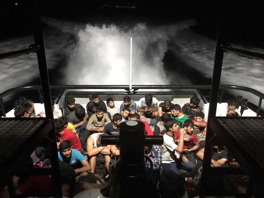 Yelkenlide 63 Düzensiz Göçmen Yakalandı 